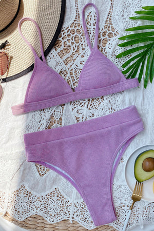 Bikini a Coste con Top a Triangolo e Slip Vita Alta