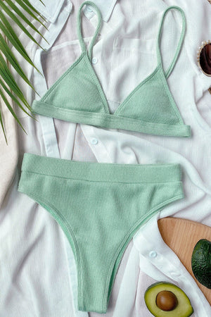 Bikini a Coste con Top a Triangolo e Slip Vita Alta