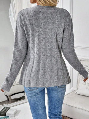 Cardigan Donna Elegante Giulia – Maglia a Treccia con Bottoni e Linea Svasata