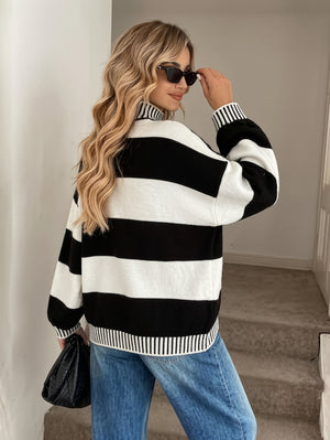 Maglione Donna Oversize a Righe Bianche e Nere con Collo Alto – Stile Grafico – Martina