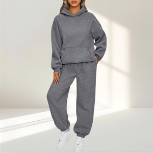 Tuta Donna con Cappuccio in Felpa – Morbida, Calda e Versatile – Martina