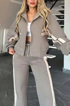 Completo Donna Sportivo con Felpa con Cappuccio e Pantaloni a Gamba Larga – Righe a Contrasto e Comfort – Federica