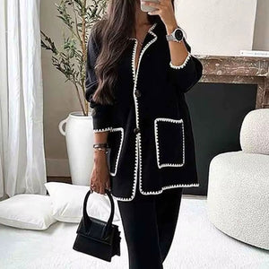 Completo Donna con Giacca Lunga e Pantaloni a Gamba Larga – Profili a Contrasto ed Eleganza – Cecilia