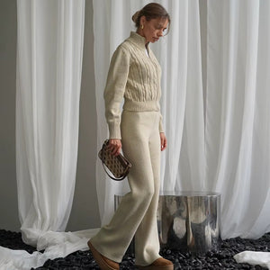 Completo Donna in Maglia con Cardigan a Trecce e Pantaloni a Gamba Larga – Eleganza Calda e Comfort – Elena
