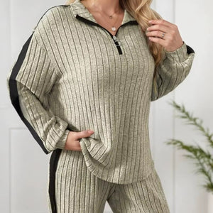 Completo Donna a Coste con Maglia Mezza Zip e Pantaloni a Gamba Larga – Righe Laterali e Comfort – Sabrina