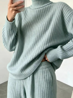 Completo Donna in Maglia a Coste con Dolcevita e Pantaloni Coordinati – Calore e Comfort – Marta