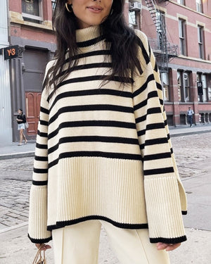 Pullover in Maglia a Righe Oversize con Collo Alto