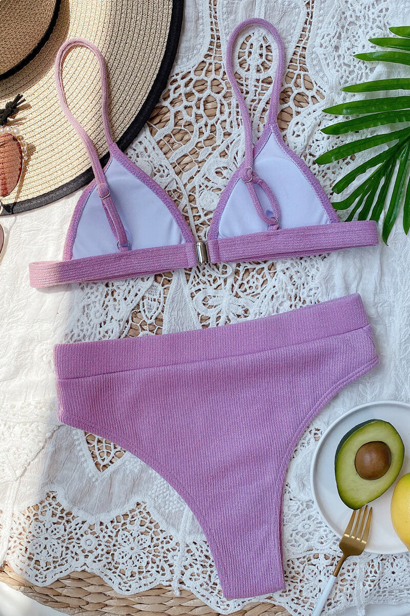 Bikini a Coste con Top a Triangolo e Slip Vita Alta