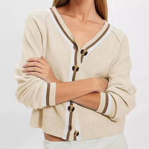 Cardigan Donna Morbido con Bottoni – Eleganza Versatile dal Giorno alla Sera – Alessia