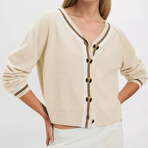 Cardigan Donna Morbido con Bottoni – Eleganza Versatile dal Giorno alla Sera – Alessia