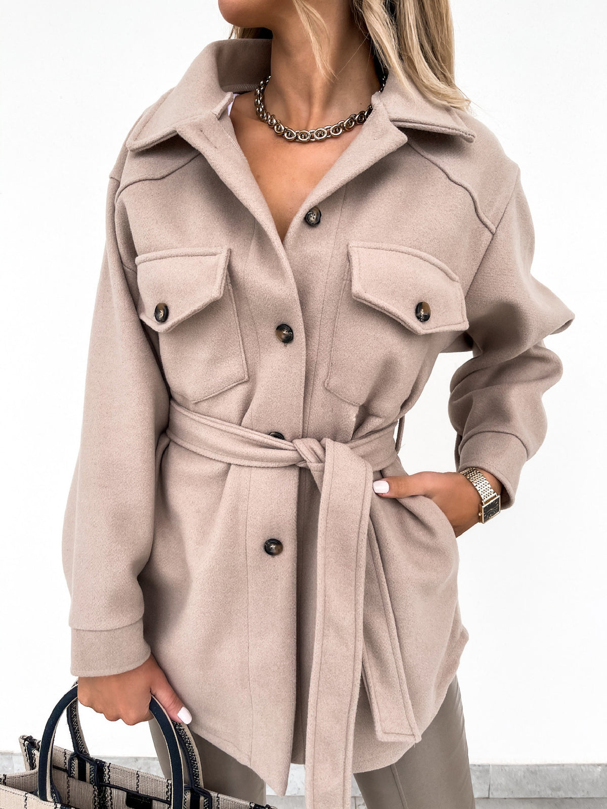 Cappotto Trench Invernale Elegante con Tasche e Cintura – Giulia