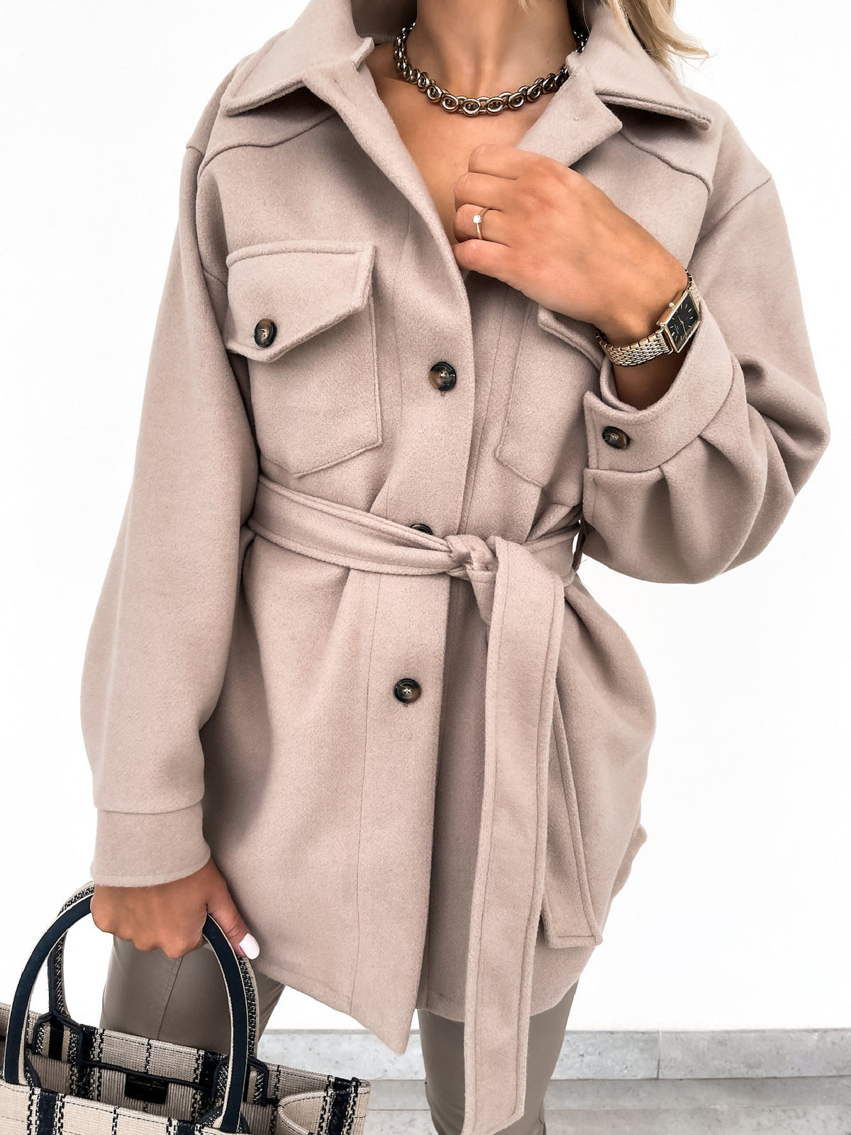 Cappotto Trench Invernale Elegante con Tasche e Cintura – Giulia