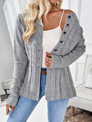 Cardigan Donna Elegante Giulia – Maglia a Treccia con Bottoni e Linea Svasata