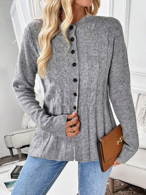 Cardigan Donna Elegante Giulia – Maglia a Treccia con Bottoni e Linea Svasata