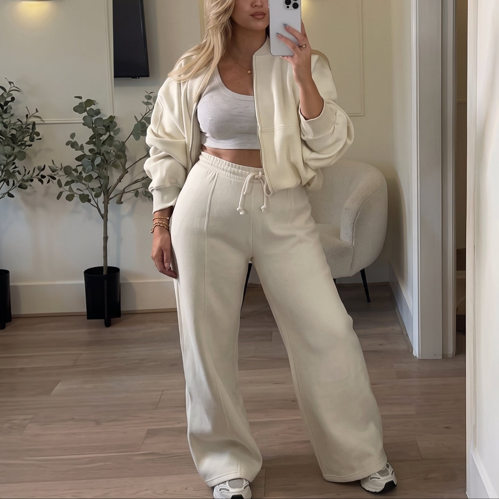 Completo Donna con Bomber Oversize e Pantaloni a Gamba Larga – Comfort Casual e Stile Minimal – Beatrice