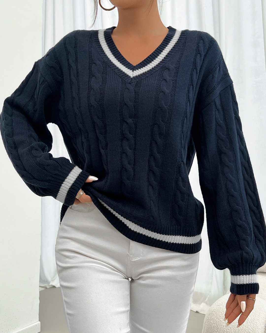 Maglione Donna Elegante con Scollo a V e Lavorazione a Trecce – Martina