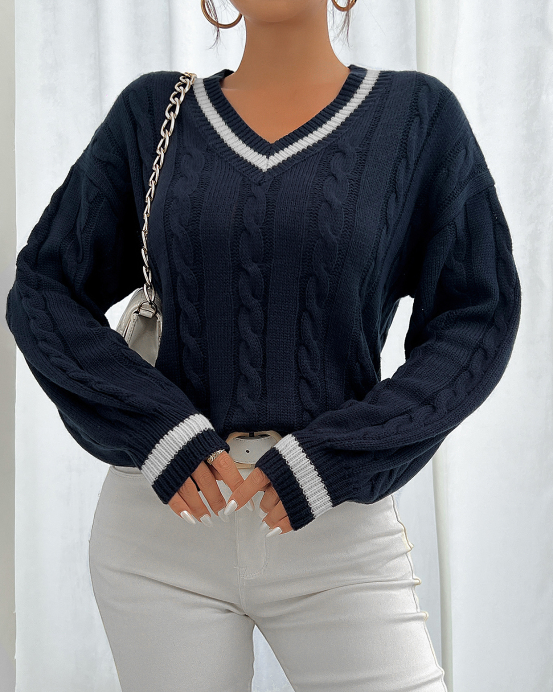 Maglione Donna Elegante con Scollo a V e Lavorazione a Trecce – Martina
