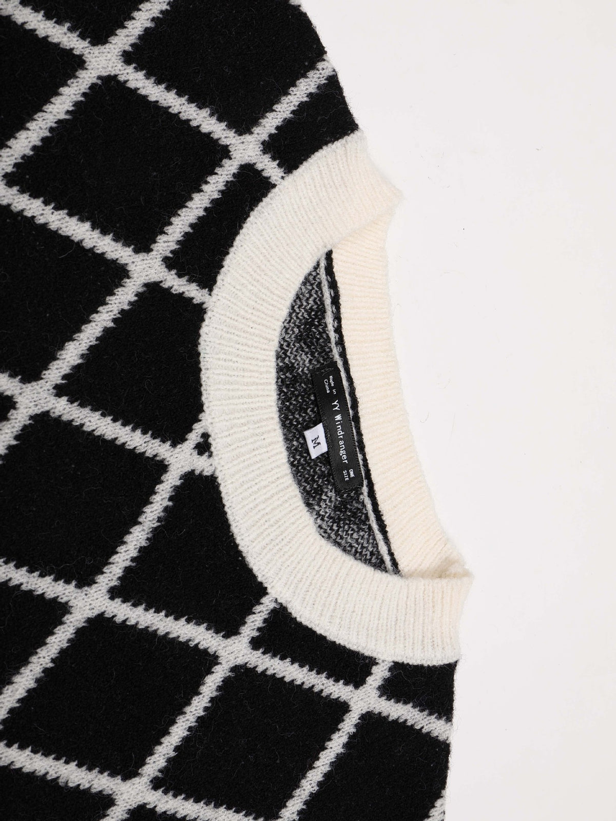Maglione Donna con Motivo a Rombi e Maniche a Palloncino – Eleganza Grafica – Vittoria