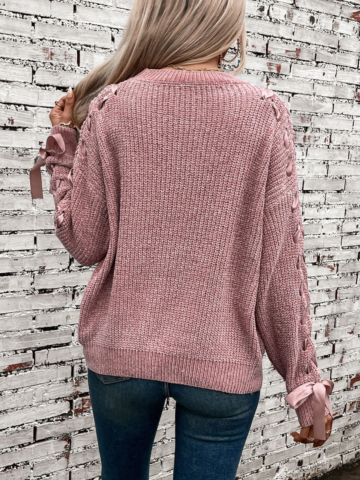 Maglione Invernale Donna – Elegante con Fiocchi sulle Maniche e Dettagli Intrecciati