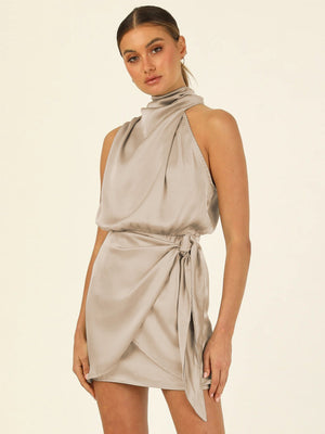Vestito Corto Satinato con Scollo Halter