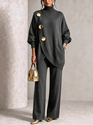 Completo Donna in Maglia con Dolcevita Asimmetrico e Pantaloni a Gamba Larga – Eleganza con Dettagli Dorati – Francesca