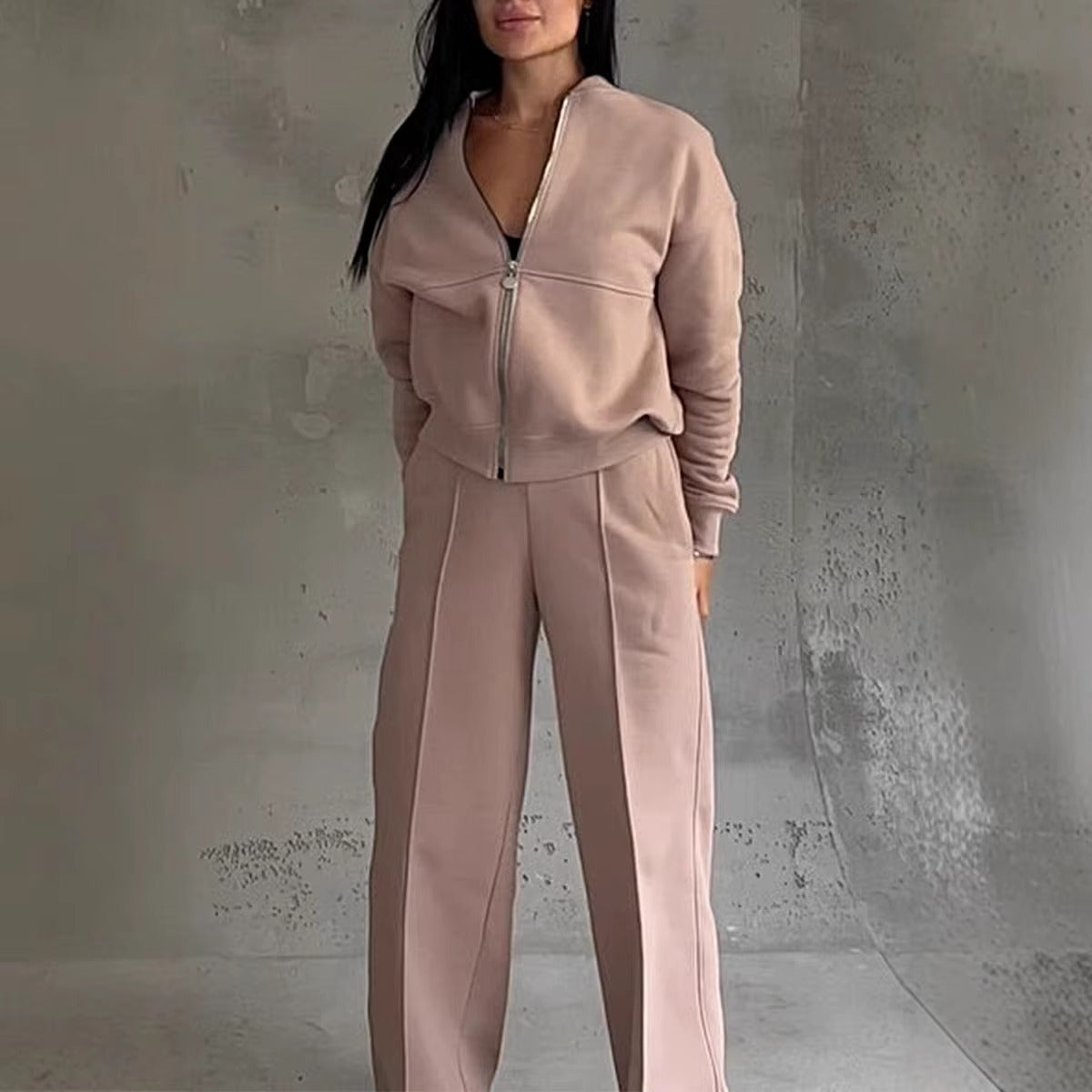 Completo Donna con Giacca con Zip e Pantaloni a Gamba Larga – Comfort e Stile Casual – Alessia