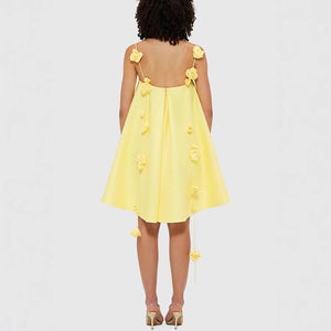 Vestito Corto in Tessuto Satinato con Spalline a Fiori Elegante