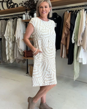 Vestito Safari Chic – Abito Estivo Lungo con Fantasia Zebra e Tasche Laterali