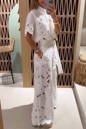 Completo Femminile Casual con Blusa in Pizzo e Pantaloni a Palazzo