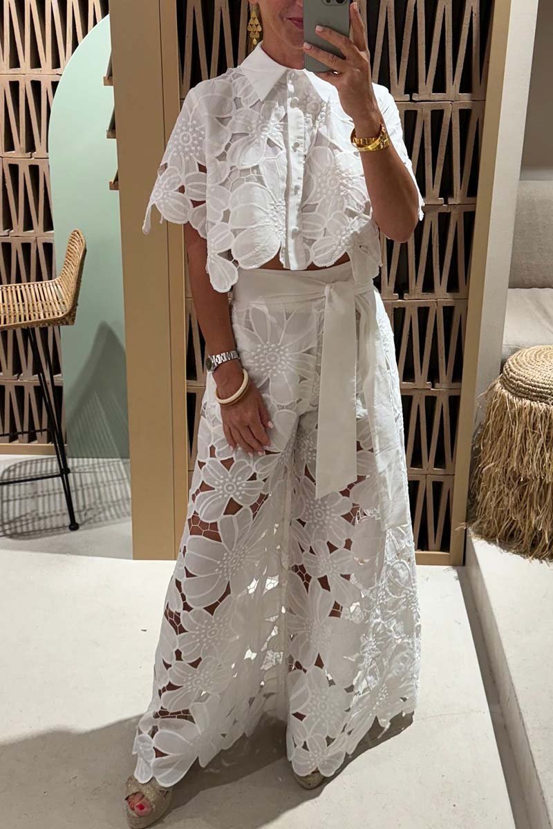Completo Femminile Casual con Blusa in Pizzo e Pantaloni a Palazzo