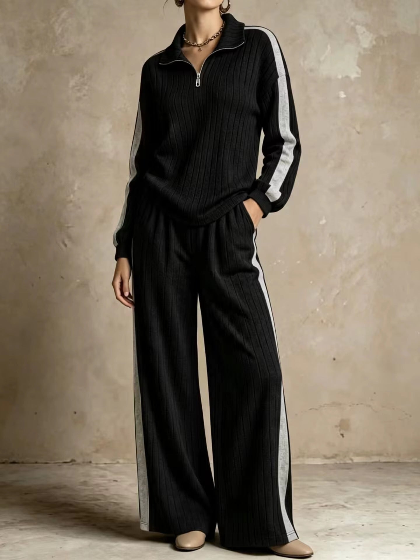 Completo Donna a Coste con Pullover Mezza Zip e Pantaloni Palazzo – Righe a Contrasto e Comfort – Greta