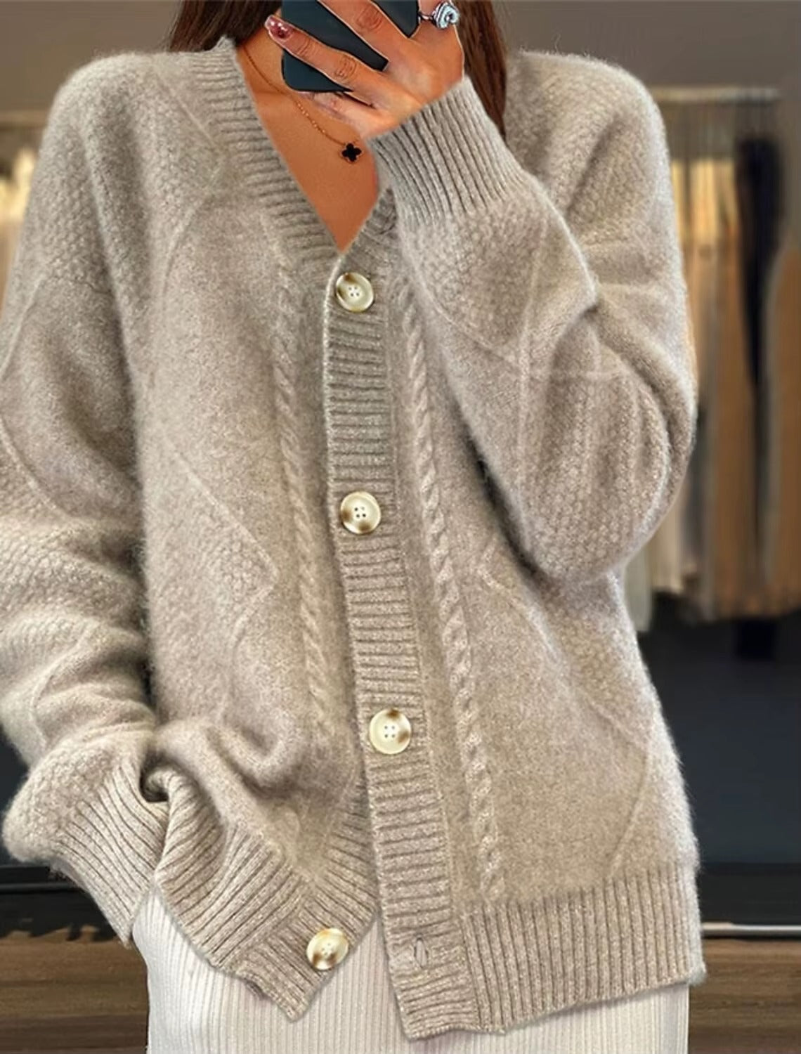 Cardigan Donna Morbido e Avvolgente – Eleganza Romantica per Ogni Giorno – Rachele