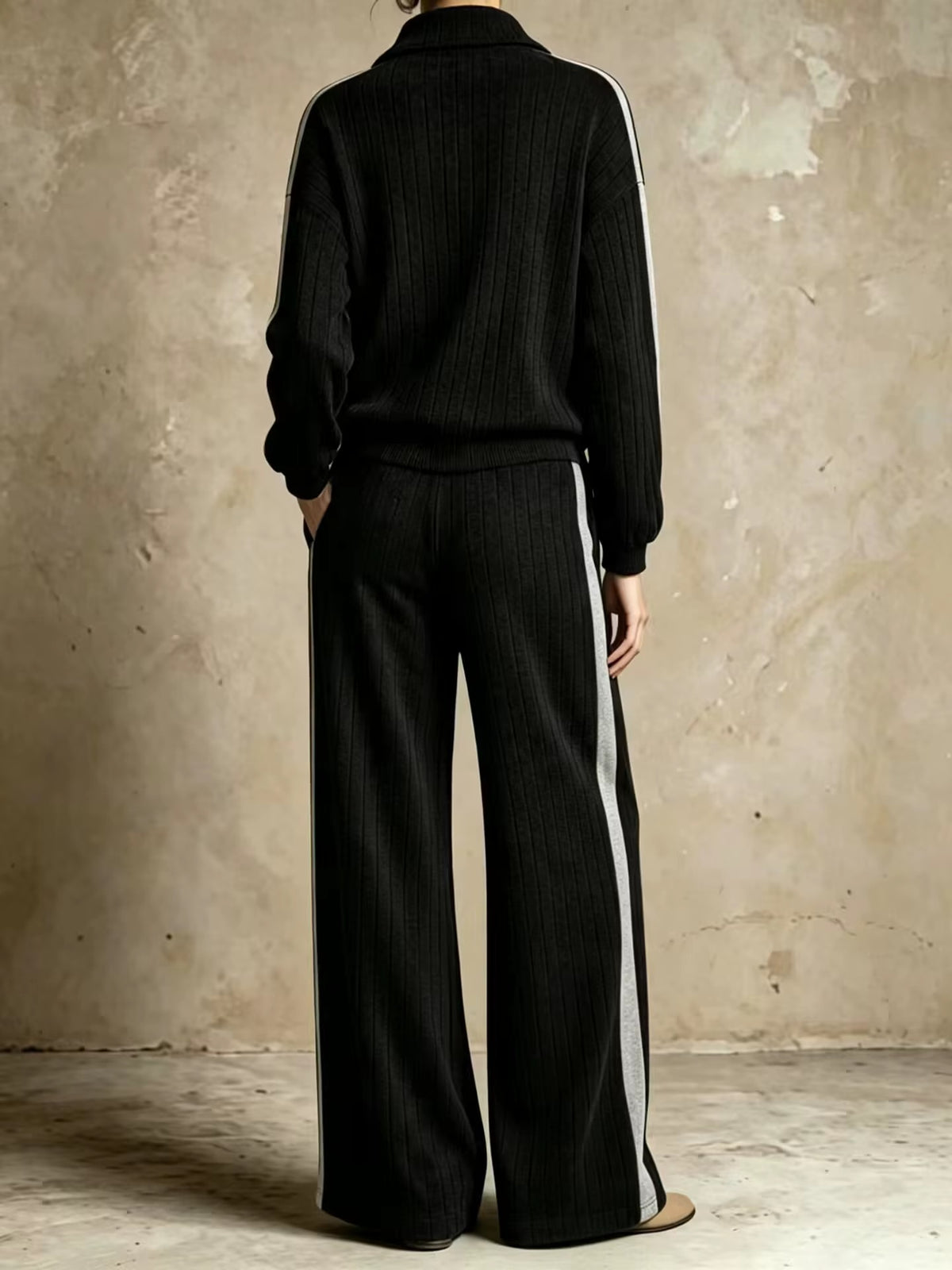 Completo Donna a Coste con Pullover Mezza Zip e Pantaloni Palazzo – Righe a Contrasto e Comfort – Greta