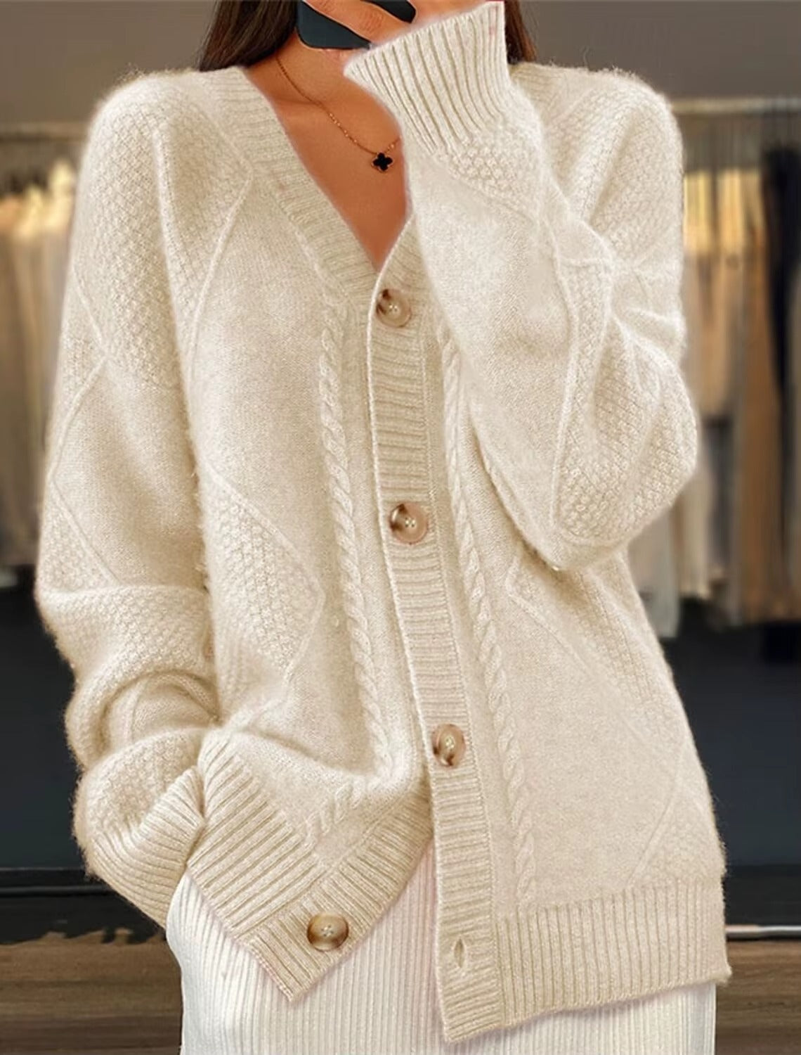 Cardigan Donna Morbido e Avvolgente – Eleganza Romantica per Ogni Giorno – Rachele