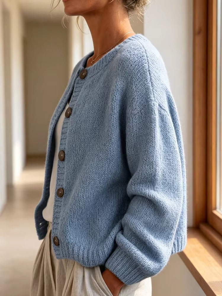 Cardigan Donna Morbido con Bottoni – Eleganza Rilassata per Ogni Giorno – Azzurra