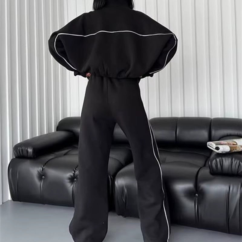 Completo Donna Sportivo con Felpa con Zip e Pantaloni a Gamba Larga – Comfort e Stile Athleisure – Chiara