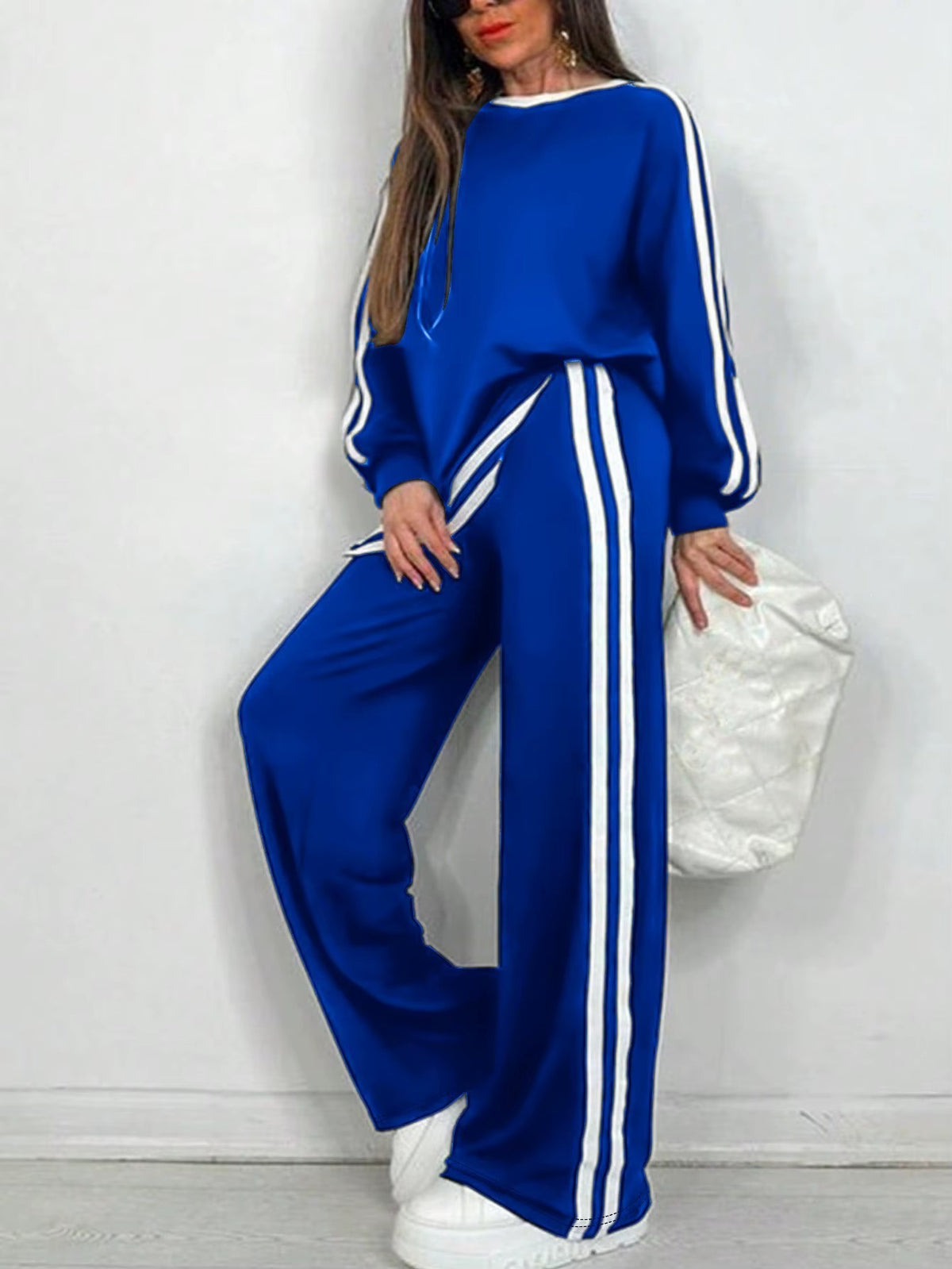 Completo Donna Sportivo con Maglia a Righe e Pantaloni a Gamba Larga – Stile Dinamico e Comfort – Nicole