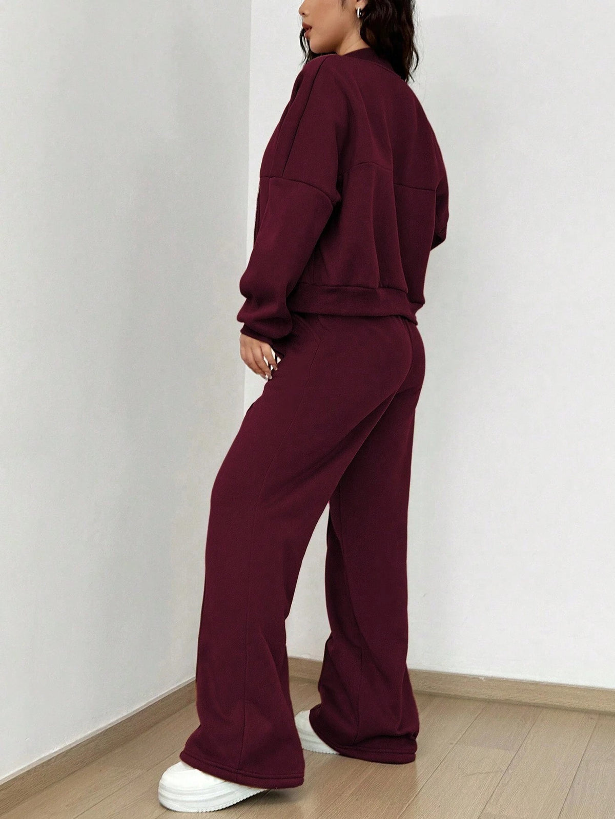 Completo Donna con Felpa con Zip e Pantaloni a Gamba Larga – Linee Strutturate e Comfort – Diana