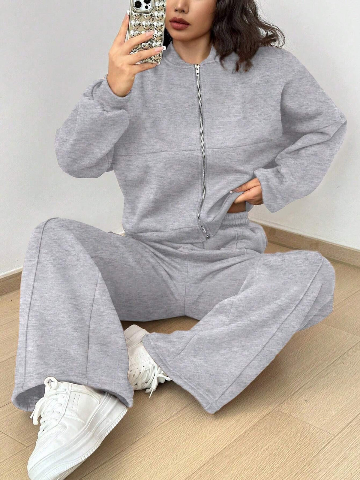 Completo Donna con Felpa con Zip e Pantaloni a Gamba Larga – Linee Strutturate e Comfort – Diana