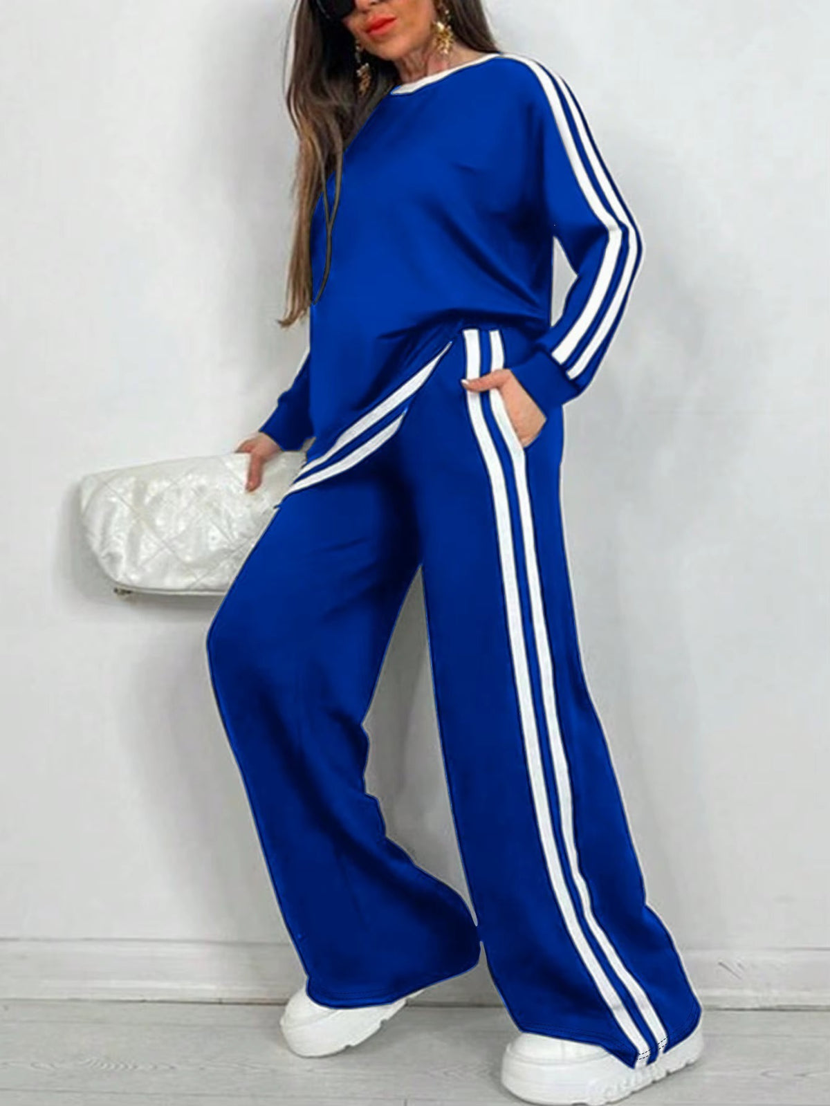 Completo Donna Sportivo con Maglia a Righe e Pantaloni a Gamba Larga – Stile Dinamico e Comfort – Nicole