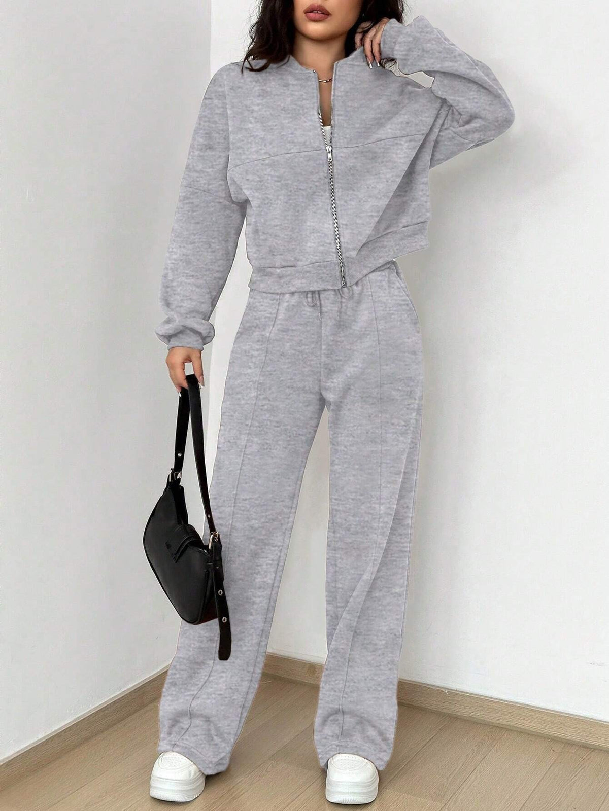 Completo Donna con Felpa con Zip e Pantaloni a Gamba Larga – Linee Strutturate e Comfort – Diana