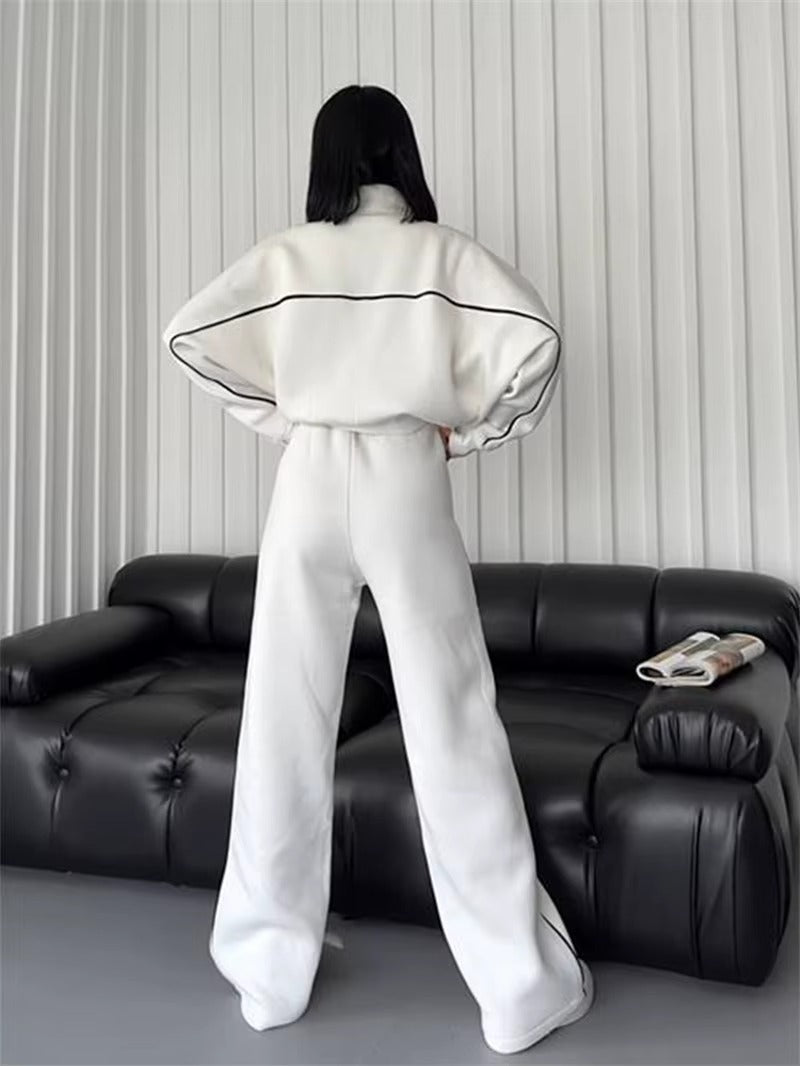 Completo Donna Sportivo con Felpa con Zip e Pantaloni a Gamba Larga – Comfort e Stile Athleisure – Chiara