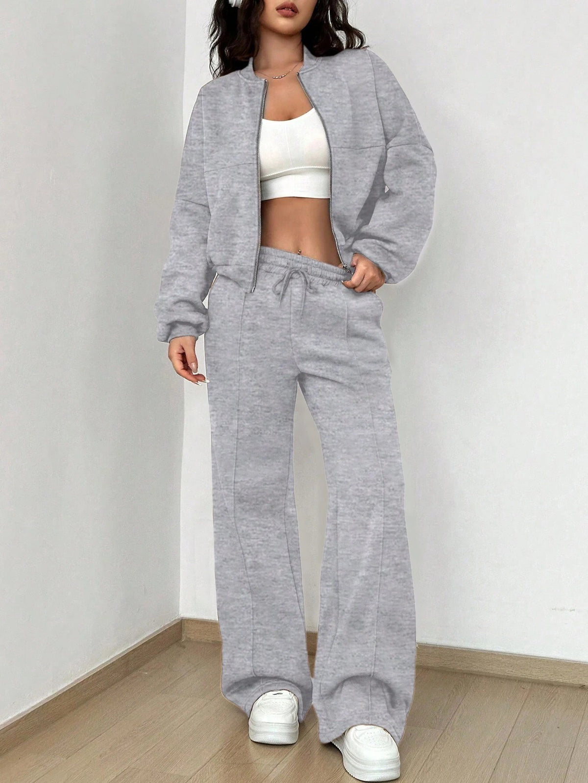 Completo Donna con Felpa con Zip e Pantaloni a Gamba Larga – Linee Strutturate e Comfort – Diana