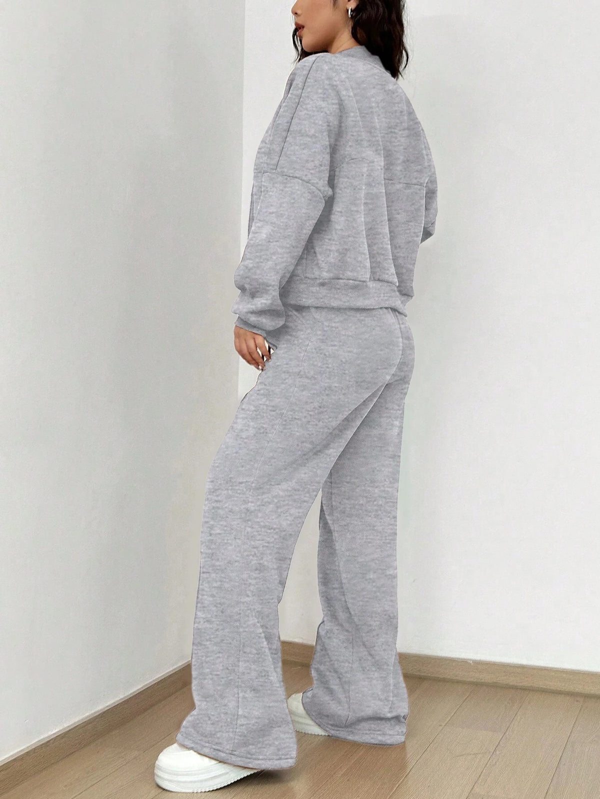 Completo Donna con Felpa con Zip e Pantaloni a Gamba Larga – Linee Strutturate e Comfort – Diana