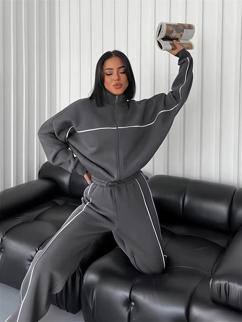 Completo Donna Sportivo con Felpa con Zip e Pantaloni a Gamba Larga – Comfort e Stile Athleisure – Chiara