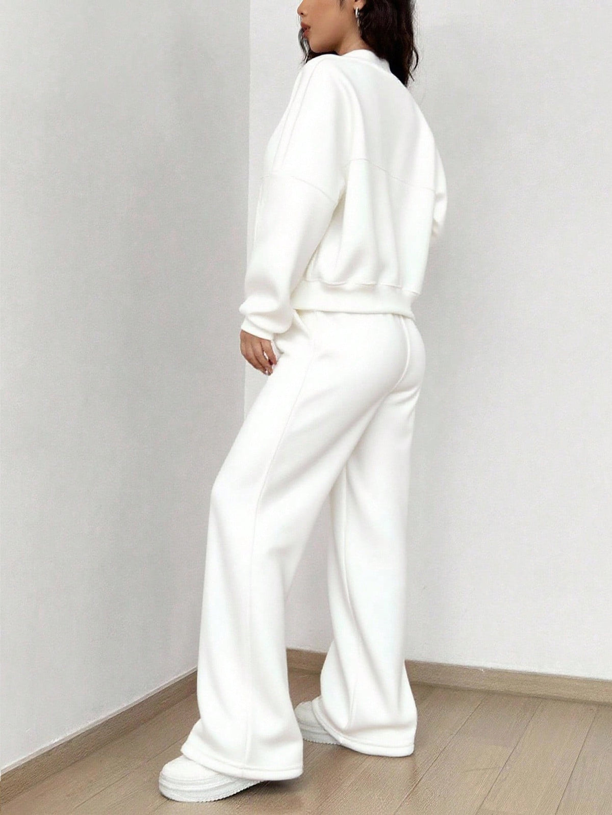 Completo Donna con Felpa con Zip e Pantaloni a Gamba Larga – Linee Strutturate e Comfort – Diana