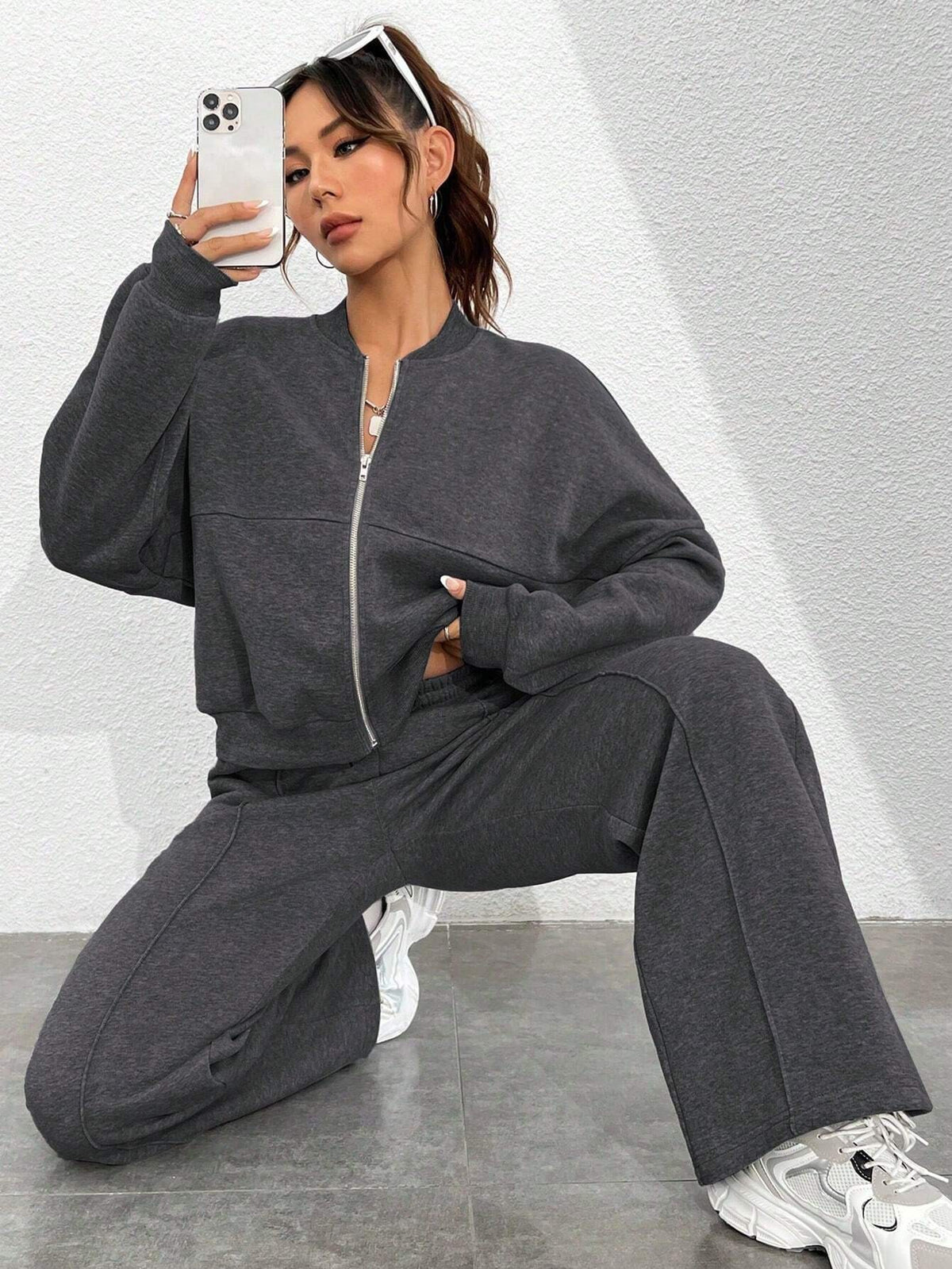 Completo Donna con Felpa con Zip e Pantaloni a Gamba Larga – Linee Strutturate e Comfort – Diana