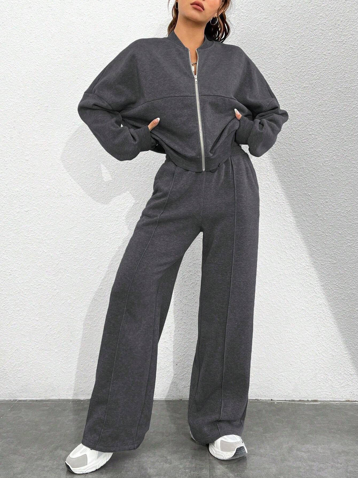 Completo Donna con Felpa con Zip e Pantaloni a Gamba Larga – Linee Strutturate e Comfort – Diana