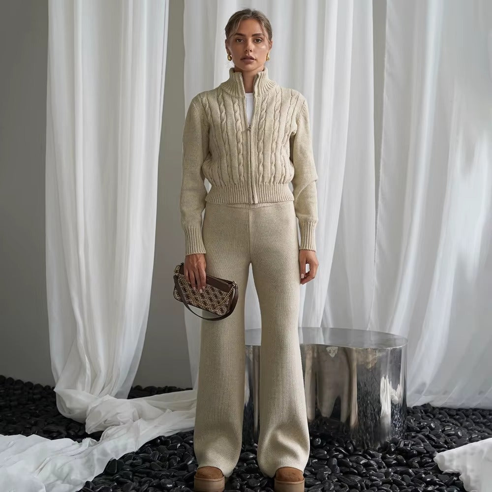 Completo Donna in Maglia con Cardigan a Trecce e Pantaloni a Gamba Larga – Eleganza Calda e Comfort – Elena