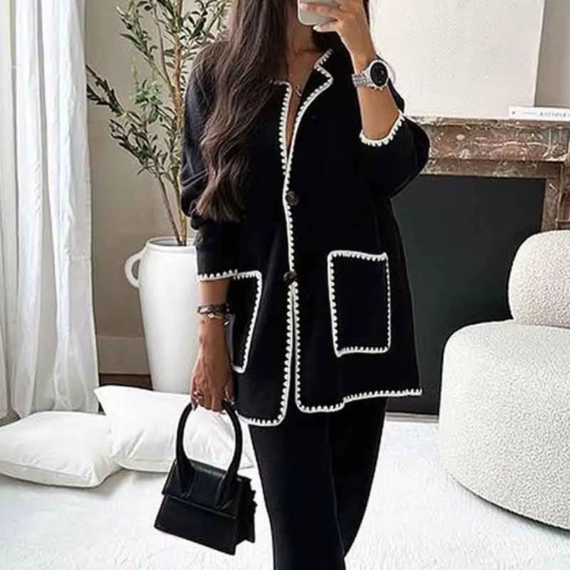 Completo Donna con Giacca Lunga e Pantaloni a Gamba Larga – Profili a Contrasto ed Eleganza – Cecilia